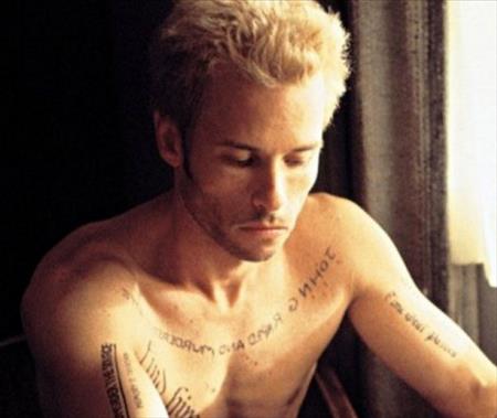 Al cinema il remake di Memento, il film da rivedere più di una volta