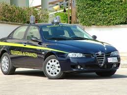 Nola, sequestro di migliaia di luminarie e addobbi natalizi pericolosi