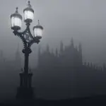 Nebbia a Londra: molti voli cancellati, disagi anche per la circolazione su strada