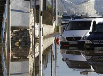Maltempo in Sicilia, isolate le Eolie: un morto in Calabria