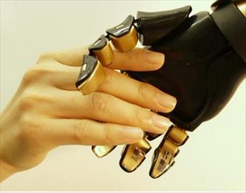 Scienza, arriva la pelle di plastica sensibile al tatto