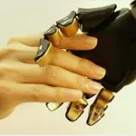 Scienza, arriva la pelle di plastica sensibile al tatto