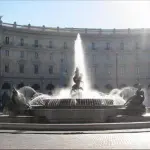 Roma, turisti si spogliano e fanno il bagno nella fontana delle Naiadi