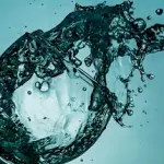 Bere troppa acqua fa male alla salute: ecco cosa si rischia