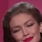 Gigi Hadid: l'imitazione di Melania Trump agli American Music Awards 2016 poi le scuse su Twitter