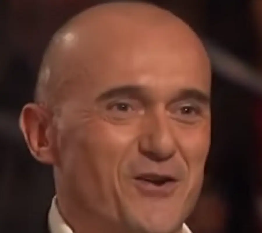 Grande Fratello Vip, la rivelazione piccante di Signorini sulla sua relazione con Valeria Marini