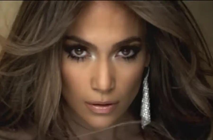 Jennifer Lopez come Kim Kardashian: il selfie virale su Instagram