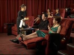 Netflix: 10 film in contemporanea on-line e nelle sale