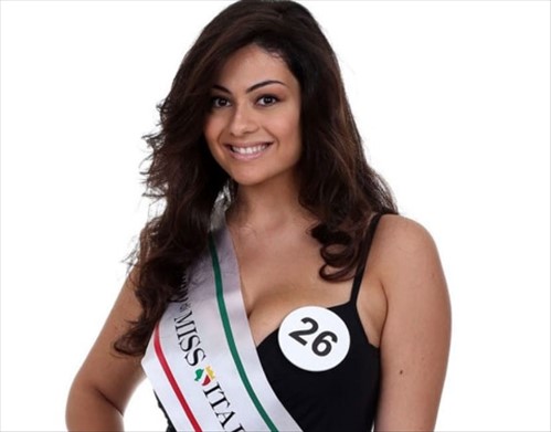 Paola Torrente, spopolano sul web le foto della miss curvy con misure da urlo