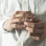 Tradimento fisico, mentale o virtuale: è possibile perdonare l’infedeltà?