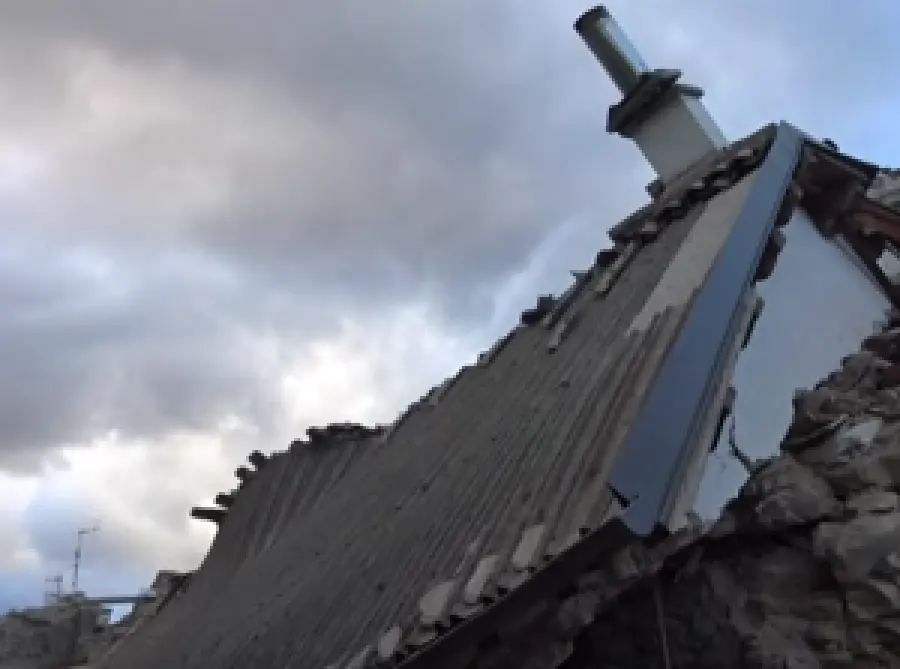 Terremoto Amatrice, cronaca di uno sciacallaggio annunciato su facebook