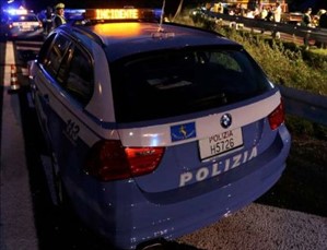 A sirene spiegate verso l'ospedale: polizia accompagna ragazzo in ospedale per il trapianto