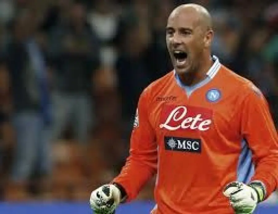 Calciomercato Napoli, Reina lascia il ritiro per infortunio: le alternative al portiere spagnolo