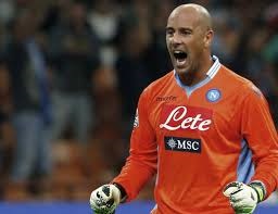 Calciomercato Napoli, Reina lascia il ritiro per infortunio: le alternative al portiere spagnolo