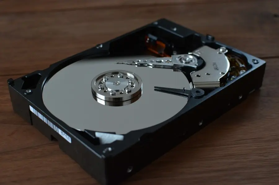 Realizzato l'hard disk più piccolo al mondo: può memorizzare i libri di tutte le bibioteche del mondo!