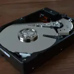 Realizzato l'hard disk più piccolo al mondo: può memorizzare i libri di tutte le bibioteche del mondo!