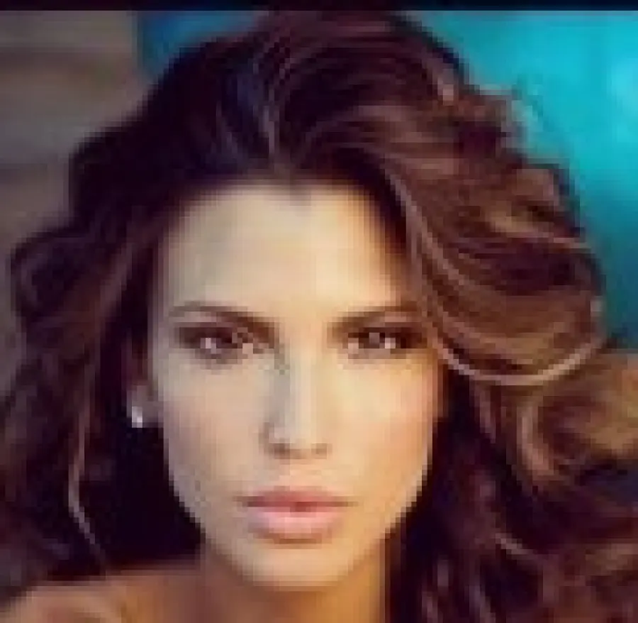 Claudia Galanti, le vacanze da mille e una notte a Capri: i fan la criticano su Instagram