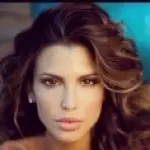 Claudia Galanti, le vacanze da mille e una notte a Capri: i fan la criticano su Instagram