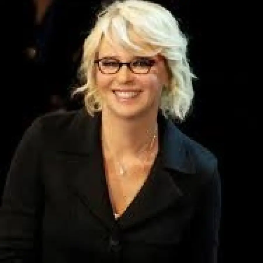 Maria De Filippi raggiunto l'accordo con Mediaset: 5 anni di esclusiva e le novità sui programmi più seguiti