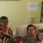 Muore di cancro al seno: la sua amica del cuore adotta tutti e 6 i figli