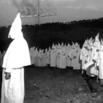Ritorna l'incubo Ku Klux Klan negli Usa: 4 accoltellati e 13 arresti