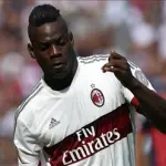 Napoli-Milan, gestaccio di Balotelli ai tifosi partenopei