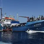 Migranti, Guardia Costiera ferma prima nave Ong a Lampedusa