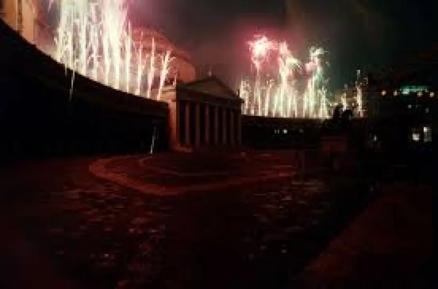 Concerto Capodanno 2016 a Napoli: cantanti in Piazza Plebiscito e i fuochi d'artificio a Castel dell'Ovo
