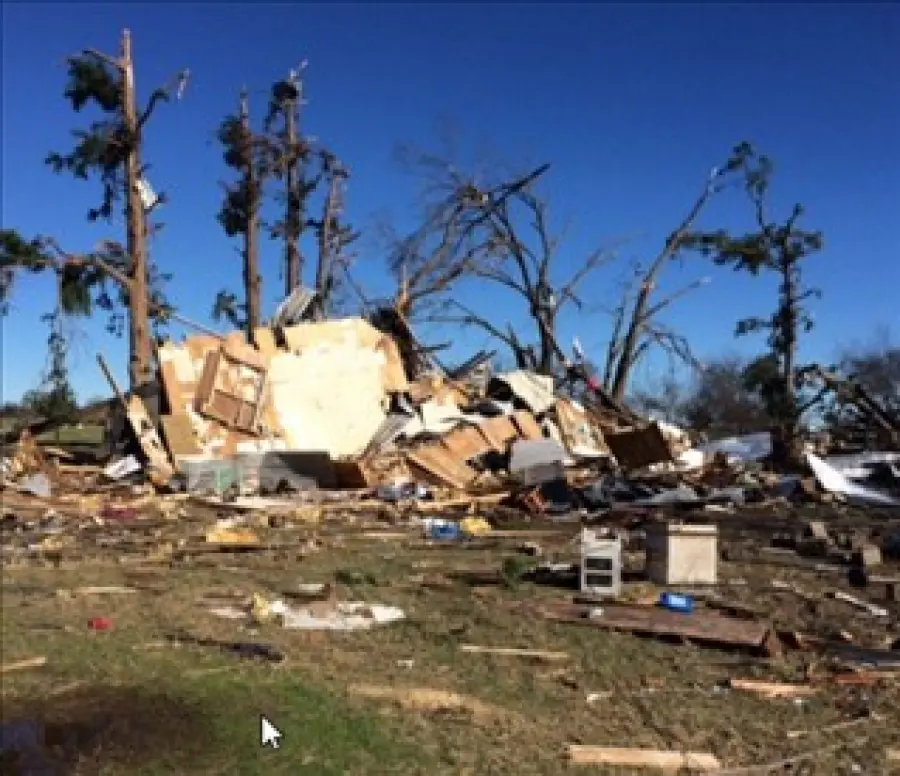 Tornado negli Stati Uniti sconvolge il Natale: 6 vittime