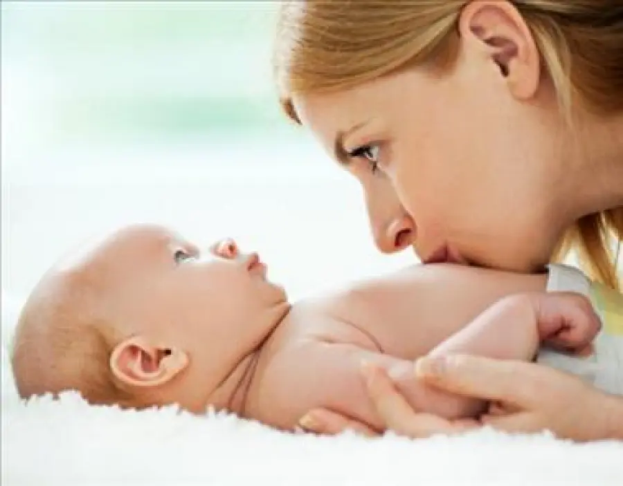 Come far smettere il neonato di piangere, una tecnica infallibile [VIDEO]