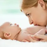 Come far smettere il neonato di piangere, una tecnica infallibile [VIDEO]