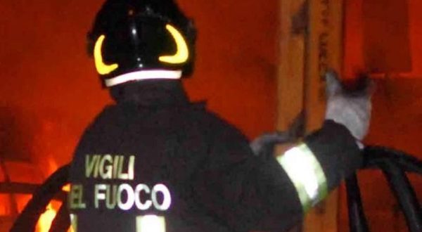 Appiccavano incendi: indagati vigili del fuoco volontari di Ragusa