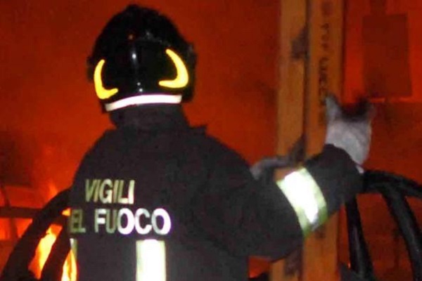 Appiccavano incendi: indagati vigili del fuoco volontari di Ragusa